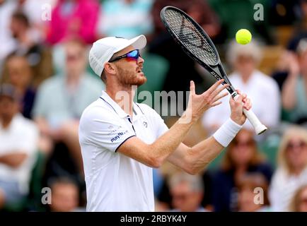 Jamie Murray durante il suo Gentlemen's Doubles match con Michael Venus contro Hugo Nys e Jan Zielinski il giorno nono del Wimbledon Championships 2023 all'All England Lawn Tennis and Croquet Club di Wimbledon. Data foto: Martedì 11 luglio 2023. Foto Stock