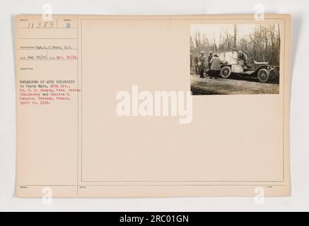 Titolo: Ripartizione del veicolo dell'unità fotografica a Broussy, Francia - 20 aprile 1918 didascalia: "Auto appartenente all'unità fotografica della 26a Divisione, costituita dal tenente E.H. Cooper, Pvt. Gideon Eikelberry, e Pvt. Charles E. Painter, sperimentano un crollo a Broussy, in Francia. Immagine scattata dal sergente L.J. Cavalcò il 20 aprile 1918." Foto Stock