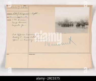 "Ufficiali in addestramento dalla batteria C, artiglieria da campo, partecipare a una parata al 3rd Officers' Training Camp a Camp Hancock, Augusta, GA. La fotografia, etichettata 111-SC-2667, è stata scattata il 18 gennaio 1918 e ricevuta il 5 febbraio 1918. L'immagine cattura la 28th Division durante la prima guerra mondiale." Foto Stock