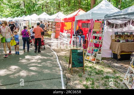 Alpharetta Atlanta Georgia, Alpharetta Arts Streetfest, festival annuale dell'artigianato artistico, tende stand, venditori, famiglia Foto Stock