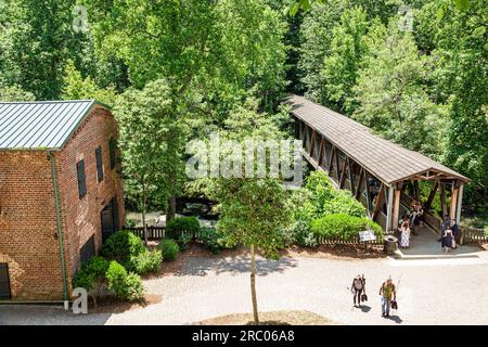 Roswell Atlanta Georgia, Vickery Creek Old Mill Park, storica officina meccanica, ponte coperto Foto Stock