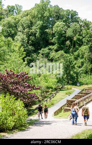 Roswell Atlanta Georgia, Vickery Creek Old Mill Park, escursionisti Foto Stock