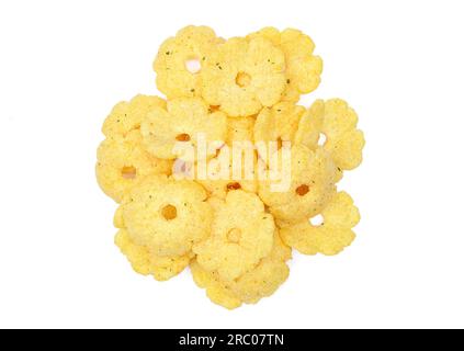 Pila di fiori a forma di fiore salato e formaggio crocchette isolate su sfondo bianco Foto Stock