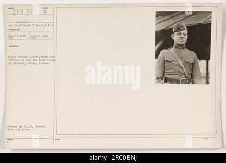 Il primo tenente Richard W. Sears, S.R.C. scattò questa fotografia il 27 dicembre 1918. L'immagine raffigura il maggiore George A. Hunt, Chief gas Officer del 1st Army Corps, a le Neufour, Meuse, Francia. La fotografia è stata cancellata dalla censura della A.E.F., anche se la data di autorizzazione non è stata fornita. Foto Stock