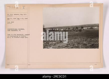 Lavori di costruzione a Camp Humphreys, Virginia. Gli ingegneri del 45th stanno lavorando alla costruzione del cavalletto n. 2 sull'asta a carreggiata standard. Questa fotografia è stata scattata dal tenente E.M. deBerri del Signal Corps il 27 maggio 1918. Foto Stock