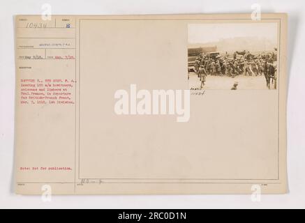 La batteria e, del 5th Regiment Field Artillery, è stata vista caricare obici da 155 mm, cassoni e limbers a Toul, in Francia, in preparazione allo schieramento sul fronte britannico-francese. Questa fotografia è stata scattata il 7 marzo 1918 e fa parte della collezione di attività militari americane durante la prima guerra mondiale Questa immagine potrebbe non essere pubblicata. Foto Stock