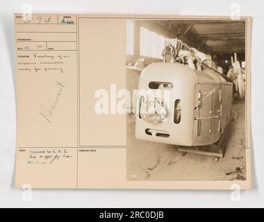 Fusoliera di un velivolo in un impianto di assemblaggio, preparato per il confezionamento. Fotografia scattata nel 1917 da Renwart. L'immagine raffigura la fusoliera completata, pronta per il trasporto. La fotografia è stata rilasciata al C.P.I. Laboratorio e datato 27 dicembre 1917, con il numero 594 assegnato ad esso. Foto Stock