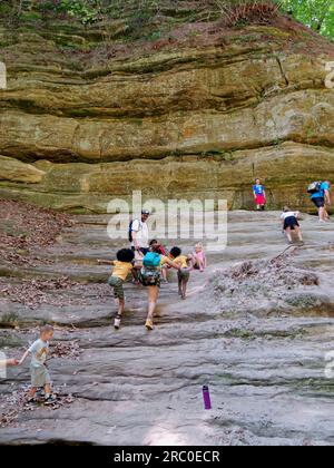 Oglesby, Illinois - 23 giugno 2023: Starved Rock State Park in Illinois con canyon naturali e cascate Foto Stock