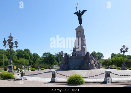 Tallinn, Estonia - 16 giugno 2019: Il Russalka Memorial (estone: Russalka mälestussammas) è un monumento in bronzo scolpito da Amandus Adamson, eretto in un edificio in stile estone Foto Stock