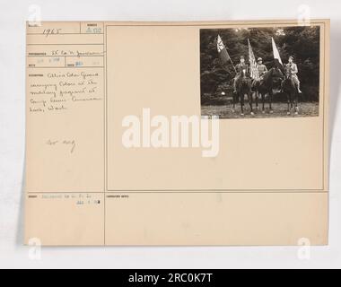 Allied Color Guard che trasporta i colori ad una parata militare a Camp Lewis, American Lake, Washington. La foto è stata scattata nel dicembre 1917 da E. N. Jackson. L'immagine cattura un momento del National Army Show, mostrando le abilità e le prodezze dei cowboy del Montana a un rodeo. Rilasciato a C.P.I il 3 gennaio 1918. Foto Stock