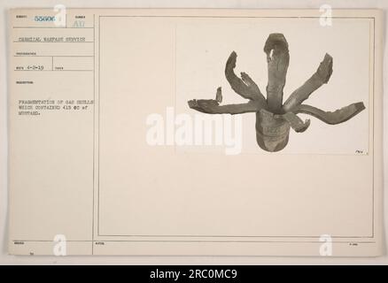 Fotografia ravvicinata che mostra la frammentazione di gusci di gas contenenti 415 cc di gas di senape durante la prima guerra mondiale. Questa immagine è stata scattata da un fotografo del Chemical Warfare Service il 2 aprile 1919. La fotografia è stata catalogata con la descrizione "frammentazione delle bombole di gas" ed è identificata dalla nota numero 19410 1. Foto Stock