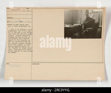 Colonnello C.W. Penrose, U.S.A., il comandante del campo di prigionia di guerra n. 2 a Port Oglethorpe, Georgia, supervisiona oltre 300 alieni nemici internati, inclusi alcuni degli agenti del Kaiser e rappresentanti di gruppi filo-tedeschi. Il campo ospiterà fino a 1500 prigionieri. Fotografia scattata l'8 febbraio 1918 e ricevuta il 12 febbraio 1918. Foto Stock