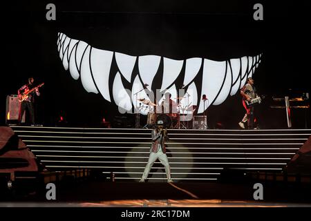 Milano, Italia. 11 luglio 2023. Pinguini tattici Nucleari si esibisce dal vivo sul palco durante lo STADI 2023 allo Stadio San Siro di Milano. (Foto di Fabrizio Carabelli/SOPA Images/Sipa USA) credito: SIPA USA/Alamy Live News Foto Stock