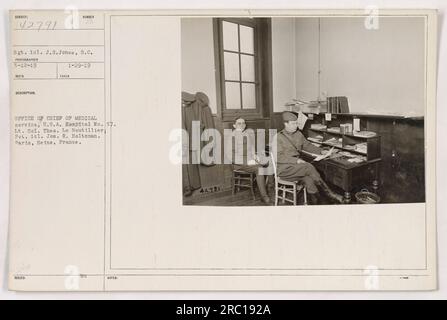 Sergente di prima classe J.G. Jones, S.C., fotografato il 12 marzo 1919. Questa foto è stata scattata nell'ufficio del capo del servizio medico, U.S.A., all'ospedale n. 57 di Parigi, Senna, Francia. Il tenente colonnello Theo le Boutillier e il soldato Joseph R. Holtzman sono menzionati nelle note di accompagnamento. Foto Stock