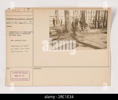 Gli operai edili fresano i fori per l'ultimo tipo di cacciatorpediniere dello zio Sam, che misura 330 piedi di lunghezza. Foto scattata nello stabilimento Union Iron Works di San Francisco, California, nel marzo 1918. Censurato e rilasciato dal War College Division Laboratory il 19 marzo 1918. Foto Stock