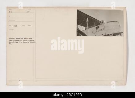 Aereo Caproni in arrivo a Polo Grounds, Washington D.C. da Langley Field, Virginia. La fotografia è stata scattata nel 1917 e fa parte delle attività militari americane durante la prima guerra mondiale. Foto Stock