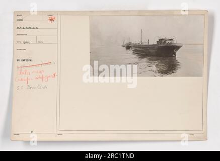 Un'immagine in bianco e nero che mostra diverse navi non identificate. La fotografia è stata scattata nel 1916 e fa parte di una collezione di attività militari americane durante la prima guerra mondiale. Le navi si trovano in un porto non identificato. Non vengono fornite informazioni o didascalie aggiuntive sull'immagine. Foto Stock