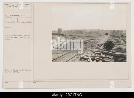 Il sergente Jack Abbott ha scattato questa foto ad Abainville, in Francia, il 12 giugno 1918. L'immagine mostra un sistema ferroviario leggero e la vista è rivolta verso sud-est. La fotografia è stata pubblicata dalla A.B.P. Censor, anche se la data della censura è sconosciuta. Le note indicano il numero di riferimento 321748. Foto Stock