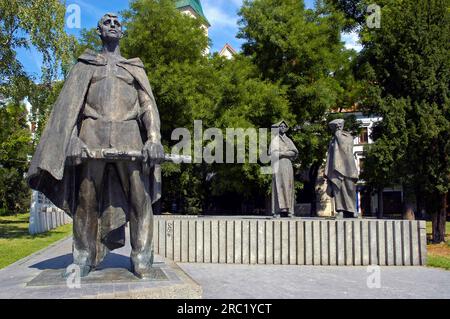 Statue, Piazza della rivolta nazionale slovacca, Bratislava, Slovacchia, Namestie SNP, Pressburg Foto Stock