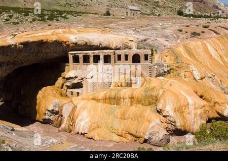 Ponte in pietra naturale, Puente del Inca, Mendoza, Argentina Foto Stock