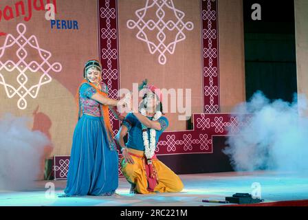 Ballo di Kathak nel festival di Natiyanjali nel tempio di Perur, Tamil Nadu, India Foto Stock