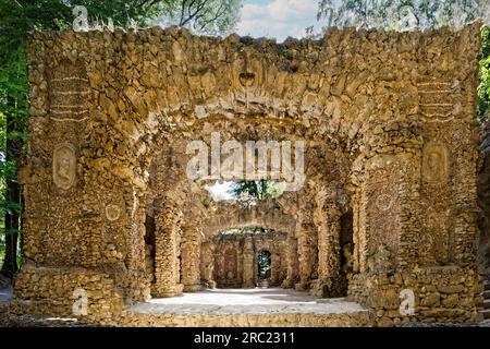 Teatro in rovina o teatro grotta, teatro all'aperto, personale quasi completamente conservato con fossa d'orchestra, costruito nel 1744 su progetto dell'architetto di corte Joseph Foto Stock