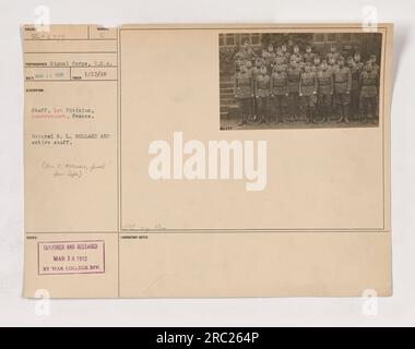 Didascalia: "I membri dello staff della 1a Divisione, guidati dal generale R. L. Bullard, posano per una fotografia a Gondrecourt, in Francia, il 17 febbraio 1918. Questa immagine è stata scattata dal Signal Corps degli Stati Uniti e fa parte della collezione intitolata "Photographs of American Military Activities during World War One". Foto Stock