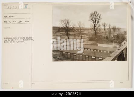 Il sergente Abbott ha catturato una vista a volo d'uccello dei negozi appartenenti all'Air Service a Romorantin, Loire et Cher, Francia. La foto è stata scattata il 1° febbraio 1919 e la descrizione è stata pubblicata nel dicembre 1918 con il numero di catalogo 36251. Foto Stock