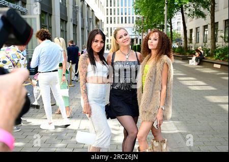 Josephine Lehmann, Yvonne Woelke und Christin Okpara beim Mates Date Influencer Event auf der Berlin Fashion Week Primavera/Estate 2024 in der Berliner F. Foto Stock