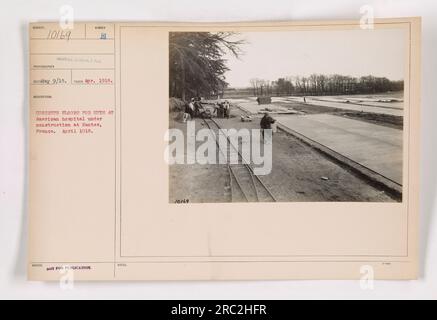 Pavimentazioni in cemento in capanne per un ospedale americano in costruzione a Nantes, in Francia. La fotografia è stata scattata nell'aprile 1918 e non dovrebbe essere pubblicata. Questa immagine è etichettata come 111-SC-10169 nelle fotografie delle attività militari americane durante la prima guerra mondiale. Foto Stock