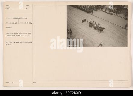 Soldati della 77a Divisione marcia in una parata sulla 5th Avenue, New York City, N.Y. La fotografia, scattata l'8 maggio 1919 dal sergente Bonner S.C., mostra l'evento organizzato per onorare i contributi della divisione durante la prima guerra mondiale La sfilata, designata come NUMERO 53203, si svolge nell'edizione "9-12-19". Foto Stock