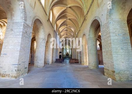 La chiesa romanica di San Pietro di è l'inizio della storia del villaggio. L'abbazia di Baume fu fondata nel corso dell'XI secolo come abbazia benedettina non lontano Foto Stock