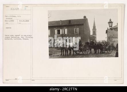 L'immagine mostra Sgt. C.E. Dunn dell'8th Field Signal Battalion della 4th Division a Merspich, Lorena, Francia. Si trova accanto a un carro avvolgitore utilizzato per il trasporto di cavi. La foto è stata scattata da un fotografo sconosciuto il 1 marzo 1919. La descrizione è stata pubblicata il 29 novembre 1918. L'immagine fa parte della raccolta Mc Numer. Le note menzionano il tachimetro del carrello. Foto Stock