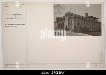 Soldati in piedi di fronte al Pan American Union Building a Washington, D.C. durante la prima guerra mondiale. Fotografia scattata da un fotografo del Signal Corps il 19 febbraio 1921. Foto Stock