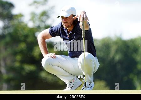 L'inglese Tommy Fleetwood sul quarto verde durante la Pro-Am davanti al Genesis Scottish Open 2023 al Renaissance Club di North Berwick. Data foto: Mercoledì 12 luglio 2023. Foto Stock