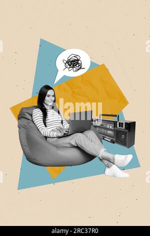 Collage di una giovane lavoratrice sdraiata in borsa per laptop conferenza online ascolto rilassato stereo portatile isolato su sfondo beige Foto Stock