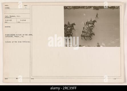 I soldati della 28th Division partecipano a una parata di ritorno a Philadelphia, Pennsylvania. La divisione è nota come Iron Division. Questa particolare immagine mostra il caporale Warner, S.C., a cui è stato assegnato il numero 53391. La foto è stata scattata il 22 maggio 1919. Foto Stock