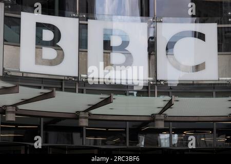 Londra, Regno Unito. 12 luglio 2023. Una vista generale dell'edificio della BBC. Crediti: Sinai Noor/Alamy Live News Foto Stock