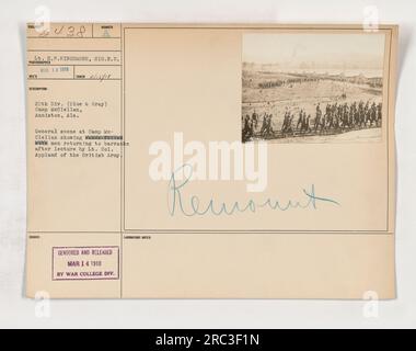 Soldati della 29a Divisione a Camp McClellan, Anniston, Alabama, tornano nelle loro caserme dopo una conferenza del tenente colonnello Appland dell'esercito britannico. Presa il 15 febbraio 1918 dal tenente H.P. Kingsmore del Signal Reserve Corps. Censurato e rilasciato il 14 marzo 1918 dal War College Division Laboratory". Foto Stock