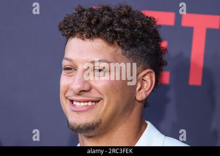 Hollywood, Stati Uniti. 11 luglio 2023. HOLLYWOOD, LOS ANGELES, CALIFORNIA, USA - 11 LUGLIO: Il quarterback di football americano per i Kansas City Chiefs della National Football League Patrick Mahomes arriva alla Los Angeles Premiere della prima stagione di "quarterback" di Netflix, tenutasi al Netflix Tudum Theater l'11 luglio 2023 a Hollywood, Los Angeles, California, Stati Uniti. (Foto di Xavier Collin/Image Press Agency) credito: Image Press Agency/Alamy Live News Foto Stock