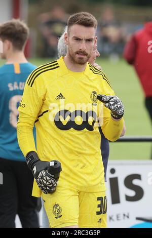 Tubbergen, Paesi Bassi. 12 luglio 2023. Il portiere di Standard Laurent Henkinet raffigurato durante una partita di calcio amichevole tra lo Standard belga di Liegi e l'olandese AZ Alkmaar, durante il loro campo di allenamento estivo, mercoledì 12 luglio 2023 a Tubbergen, per prepararsi alla prossima stagione 2023-2024. BELGA PHOTO BRUNO FAHY Credit: Belga News Agency/Alamy Live News Foto Stock