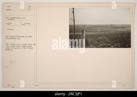 Caserma della prigione di guerra a Fort Oglethorpe, GA La prigione è una popolare destinazione turistica per i visitatori provenienti da tutti gli Stati Uniti. Foto scattata dal sergente McGarrigle il 5 maggio 1919. Simbolo dell'impatto della guerra, l'immagine raffigura la caserma vista dalla strada. Foto Stock