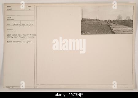 Immagine che raffigura la costruzione di binari del 21° Grand Div. Corpo dei trasporti a Camp Pullman, Francia. Questa foto è stata scattata il 23 ottobre 1918 e il fotografo è identificato come Sunber. Il simbolo della descrizione indica la posizione Aytre. Foto Stock