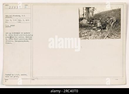 Obici da 155 mm della batteria B, 106th Field Artillery, 79th Division, in preparazione all'azione. La foto è stata scattata a Samogneux, Mosa, in Francia, il 3 novembre 1918. L'immagine è stata rivista e approvata dalla censura A.E.F. ma la data esatta non è stata fornita. Foto Stock