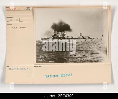 Didascalia: USS Arkansas, una nave da battaglia commissionata nel 1912, catturata in una fotografia scattata il 21 marzo 1910. La nave sta navigando a una velocità di 16,04 nodi. Questa immagine è stata ricevuta dal fotografo il 12 febbraio 1918 e fa parte di una collezione di attività militari americane durante la prima guerra mondiale Foto Stock