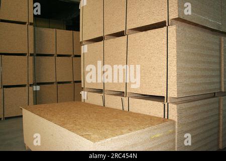 Scheda OSB. Il materiale in lamiera viene utilizzato nella costruzione. Foto Stock