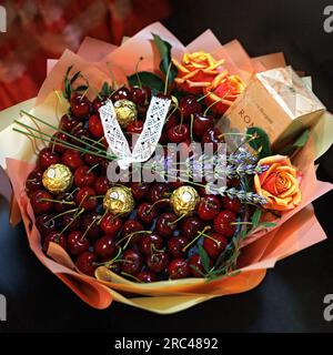 bouquet commestibile di fiori di frutta e rose regalo magico Foto Stock