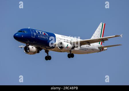 ITA Airways Airbus A320-216 (REG: EI-DTG) in speciale schema colore, io sono Friuli Venezia Giulia. Foto Stock