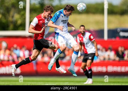 Rotterdam, Paesi Bassi. 12 luglio 2023. Rotterdam - Mats Wieffer del Feyenoord, Hans Vanaken del Club Brugge durante l'amichevole tra Feyenoord e Club Brugge allo Sportpark Smitshoek il 12 luglio 2023 a Rotterdam, Paesi Bassi. Credito: Immagini da Box a Box/Alamy Live News Foto Stock