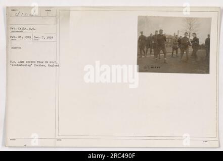Una foto scattata da Pvt. Kelly il 26 febbraio 1919 documenta gli Stati Uniti Army Boxing Team durante il loro soggiorno a Chatham, in Inghilterra. L'immagine cattura il team impegnato in "shadowboxing" come parte del loro allenamento. A questa fotografia è assegnato il numero di identificazione unico 41040. Foto Stock